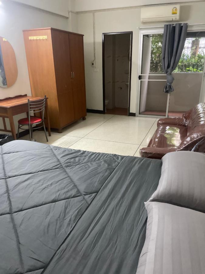 Viriyapon Apartment Bangkok Luaran gambar